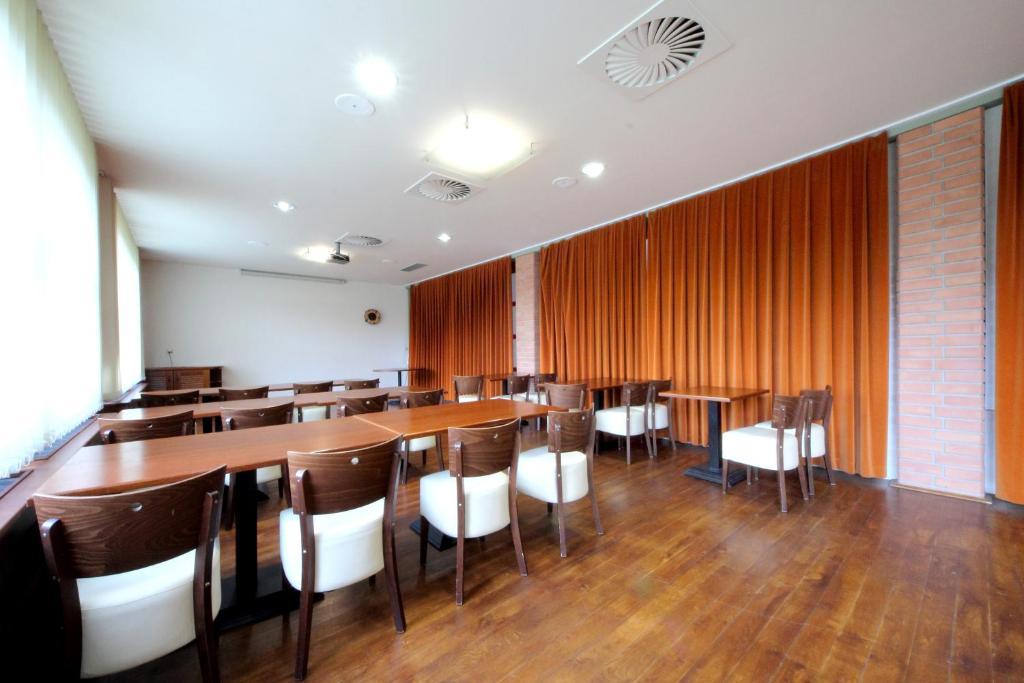 Hotel S-Centrum Benesov  Exterior photo