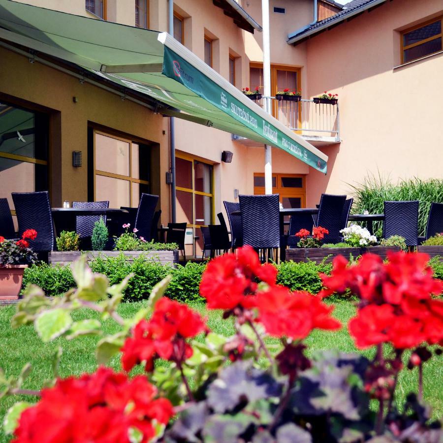 Hotel S-Centrum Benesov  Exterior photo